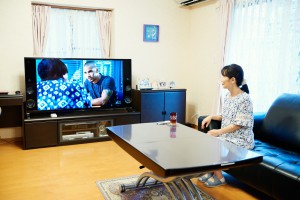 奥様はご趣味の映画を大画面のテレビで見るのが楽しみとのこと