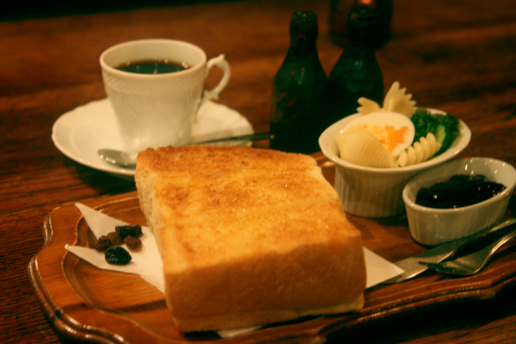 COFFEE HALL くぐつ草のトーストセット