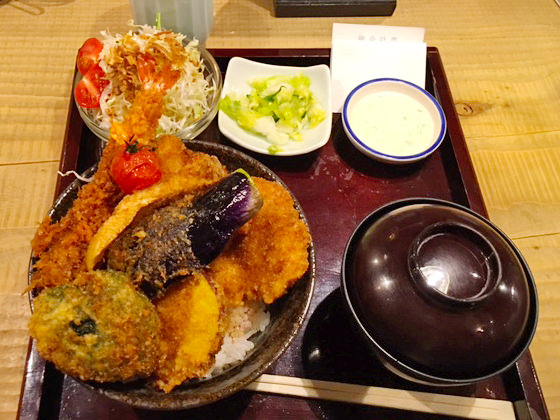 タレカツの特製合いもり丼+生野菜1040円
