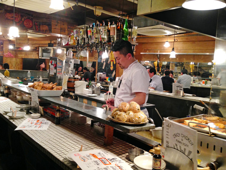 東京コケコッコ本舗の店内