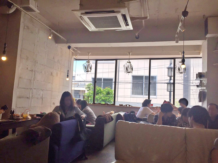 Baby King Kitchenの窓際のお席