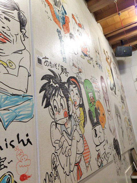 イナズマ カフェ （INAZUMA CAFE）の壁