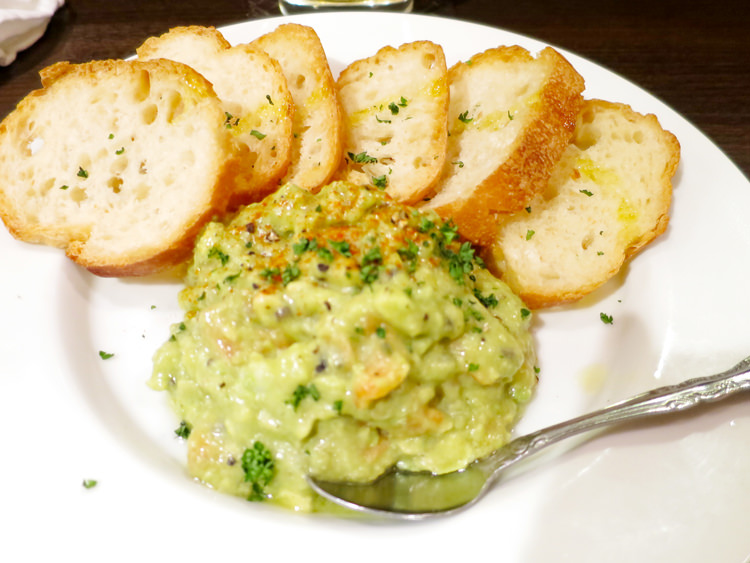 洋食　ツバキ亭の海老とアボカドとサーモンのタルタル