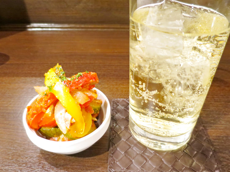 洋食　ツバキ亭の冷製ラタトゥイユとハイボール