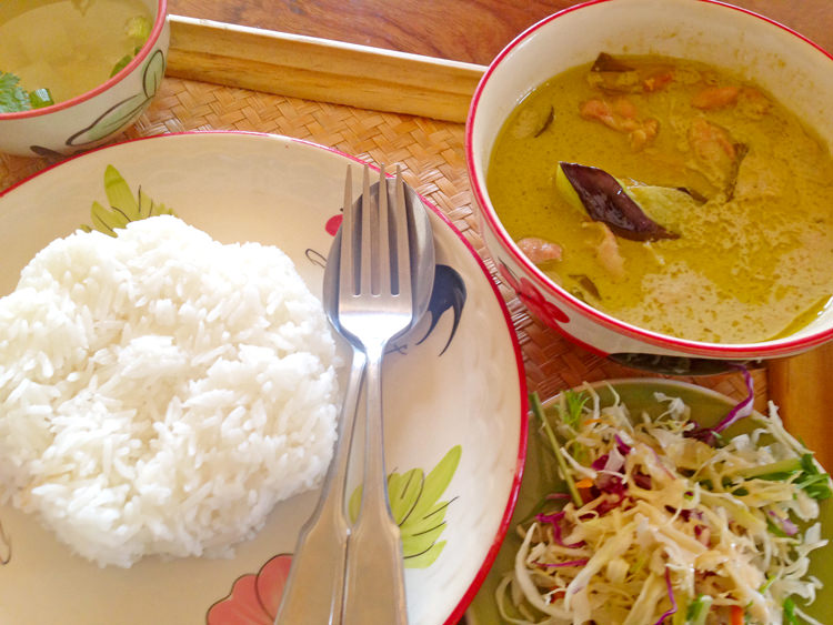 「トンホム中野店」のグリーンカレー