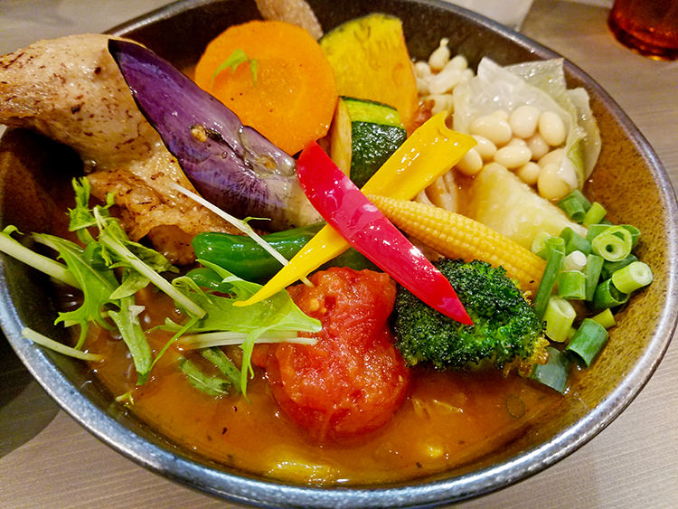 Rojiura Curry SAMURAi.吉祥寺店のチキンと一日分の野菜20品目