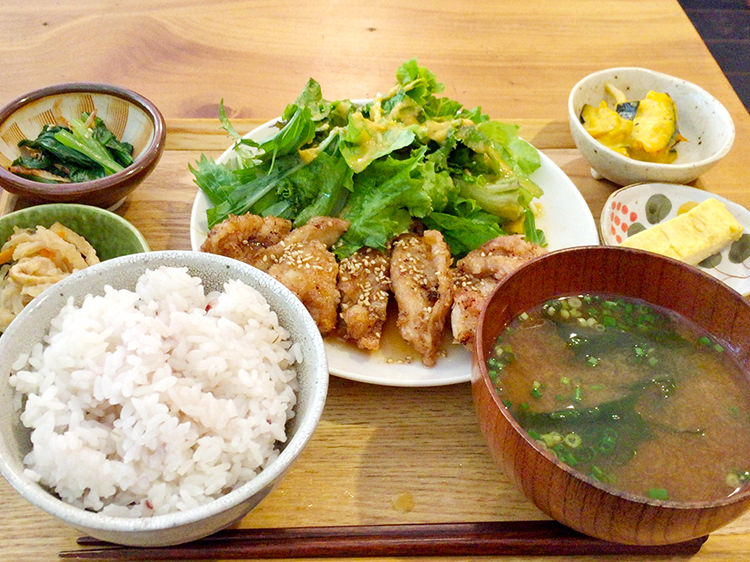 ニシクボ食堂の鶏肉の甘辛バリバリ揚げ定食 980円