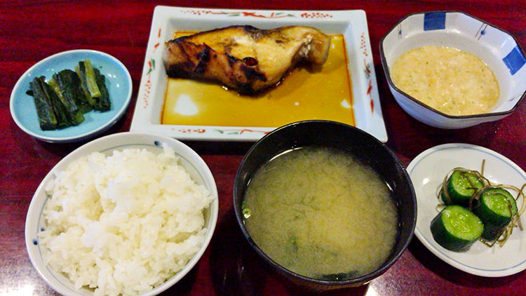 陸蒸気（おかじょうき）の沖めだい定食