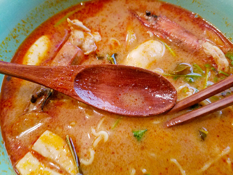 エレファントキッチンのトムヤムラーメンのスープ