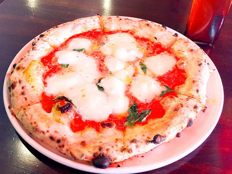 BOTTEGANTEのナポリ風ピザ