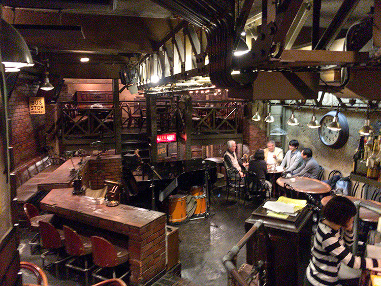 Piano　Holl　SOMETIMEの店内