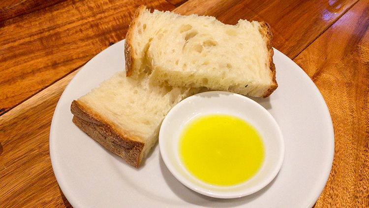 トラットリア ピアット フレスコの付け合わせのパン