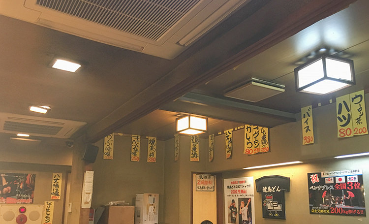 焼き鳥どん 荻窪店の店内