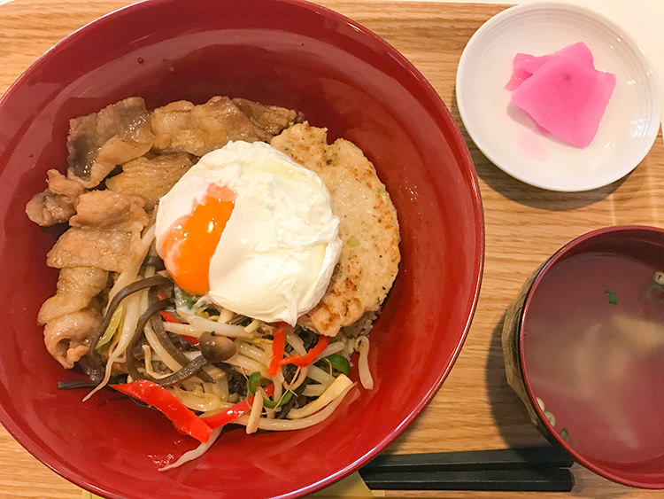 中野 ナカノバの薬膳丼とろ～り卵のせ