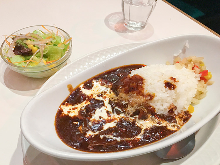 CAFFE STRADAの特製ハヤシライス
