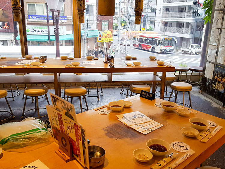 長めのいい「ゆきだるま 中野部屋」の店内