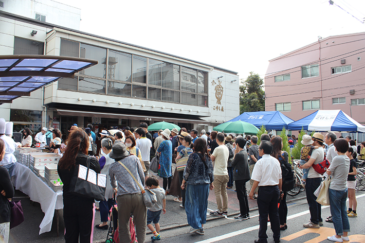 こけし屋の行列