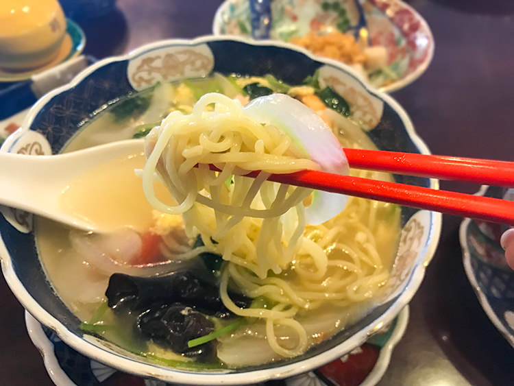 中野 天祥の海老とトマトの卵とじそば（小）