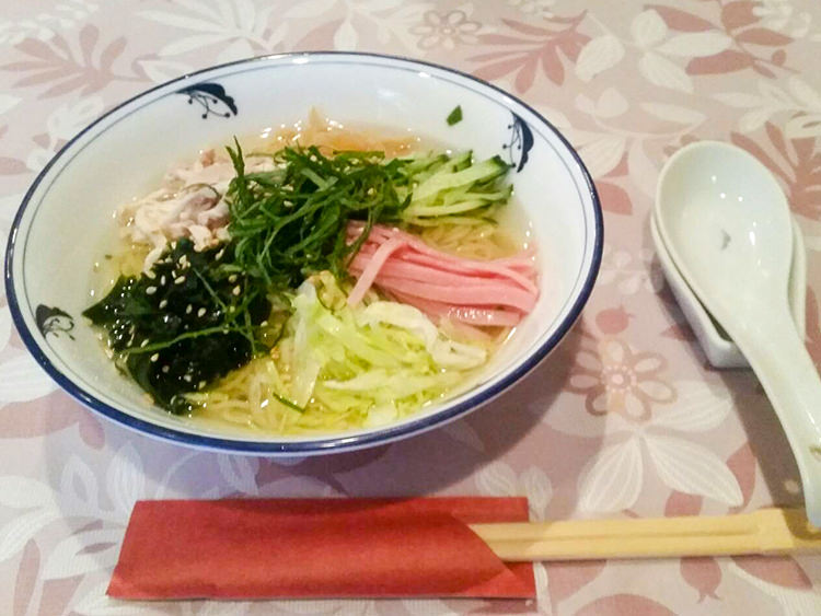 四川 MON 花のカツオ出汁ピリ辛五目冷麺