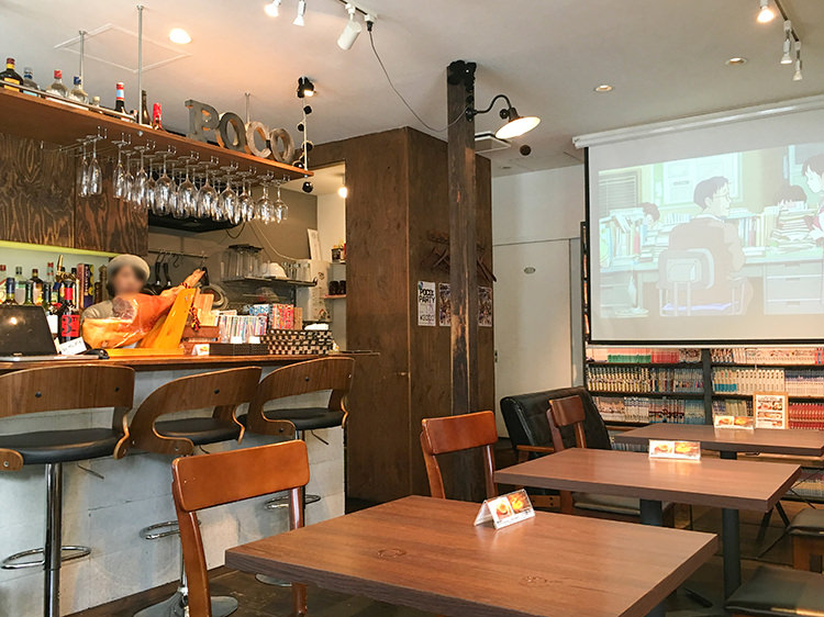 CAFE and BAR pocoの店内