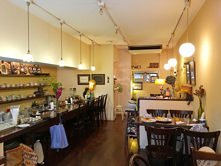 宵待屋珈琲店の店内