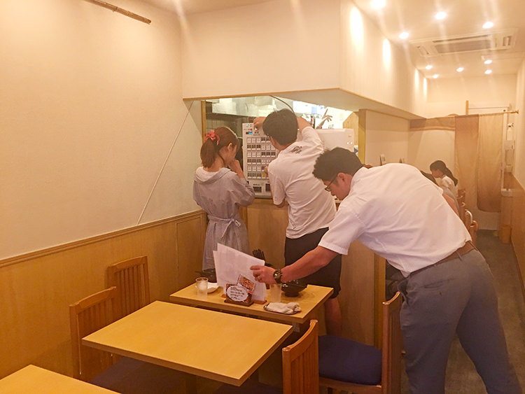 the肉丼の店 吉祥寺店の店内
