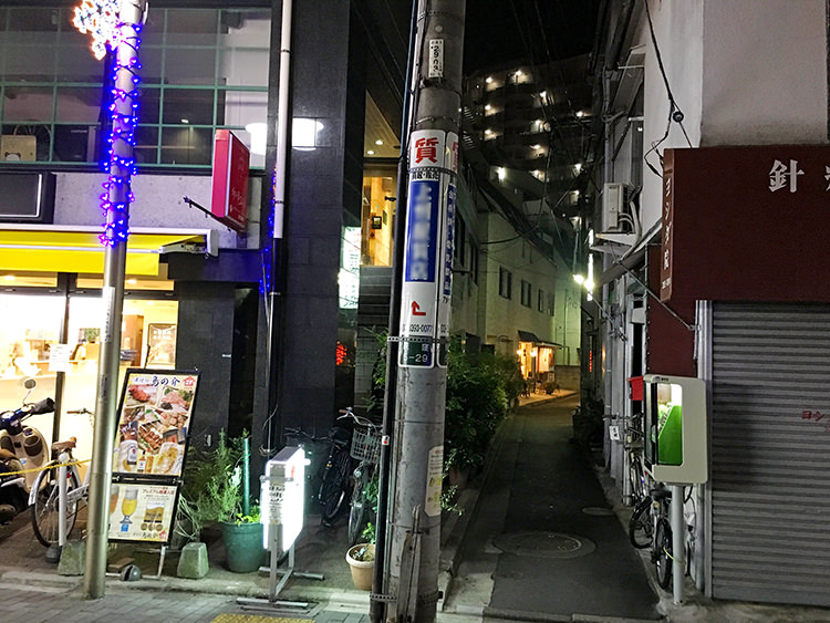 荻窪駅南口出て路地へ