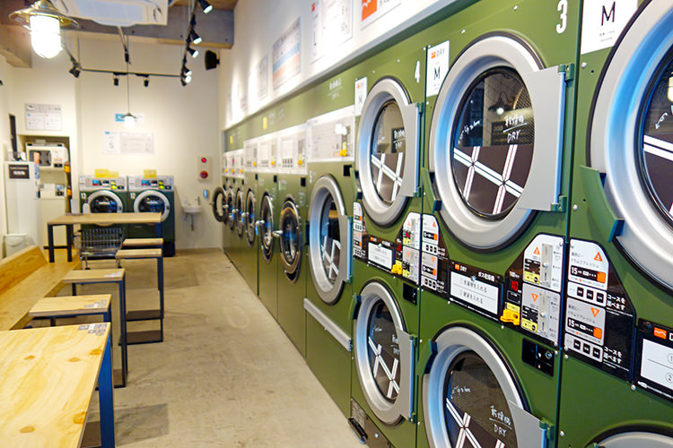  BALUKO LAUNDRY PLACE三鷹（バルコ ランドリー プレイス）のコインランドリー側の店内