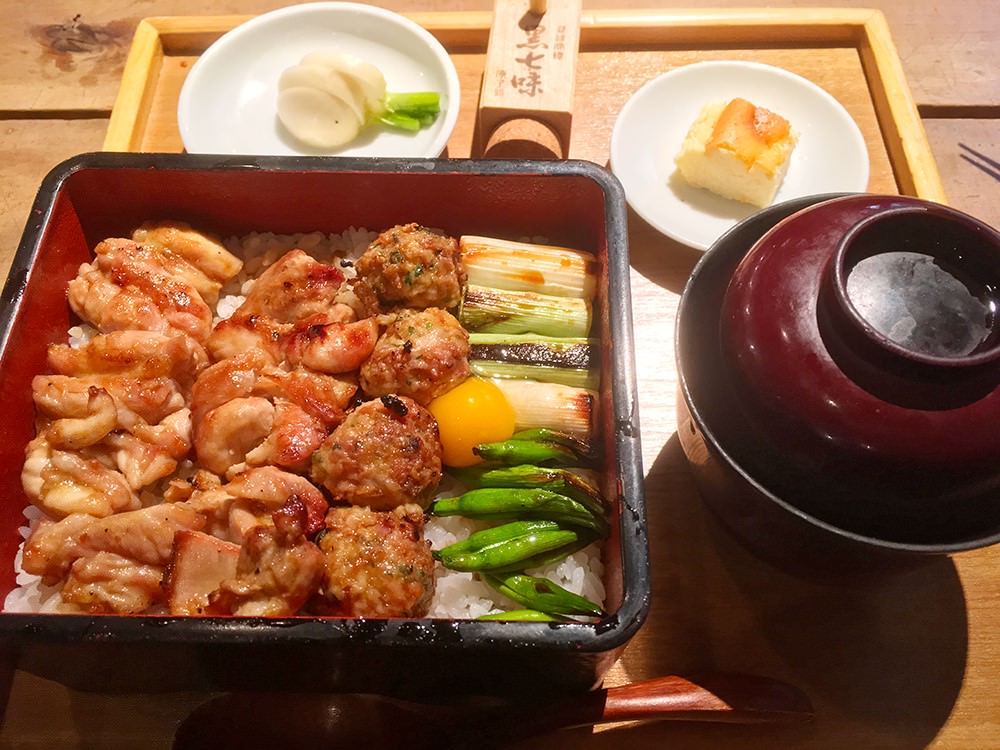 たまやの焼鶏重 1500円