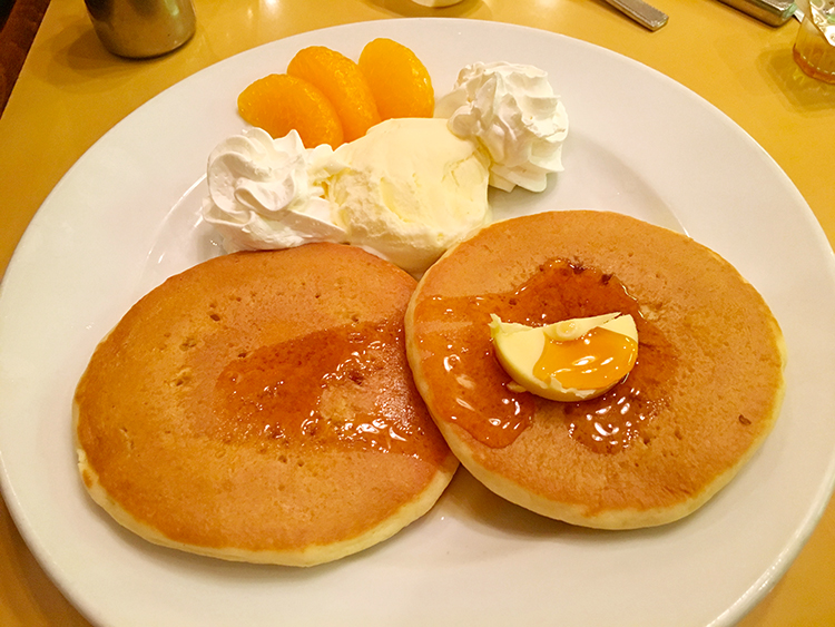 「カフェ クレエル」のパンケーキ