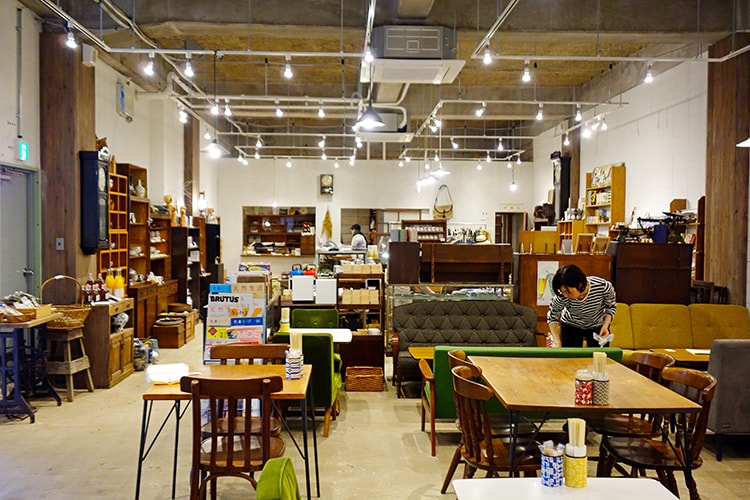 四歩の店内