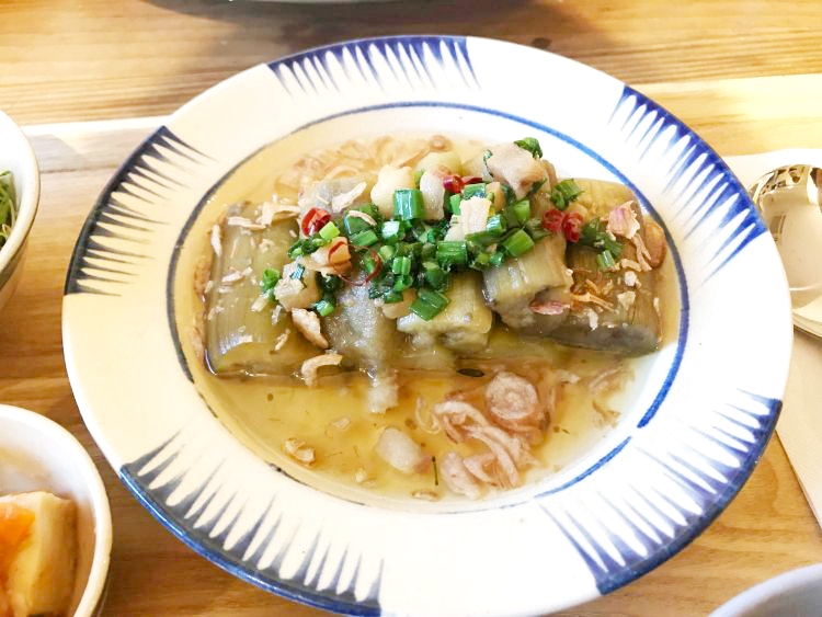 ノムカフェの焼き茄子の葱油のせ