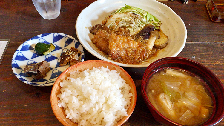 ちゃぶ久cafeの豚ロースの生姜焼き・焼きキャベツ添え