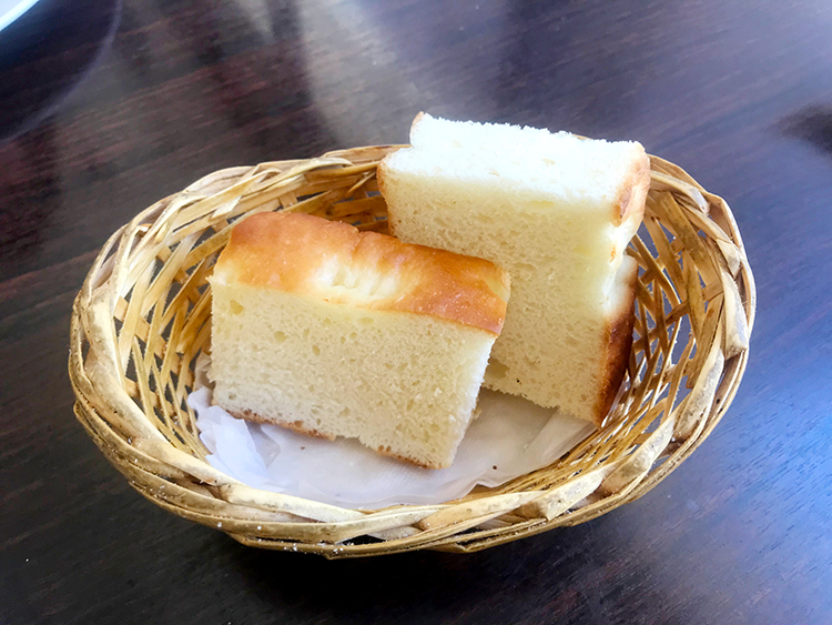 トラットリアトゥッティのパン