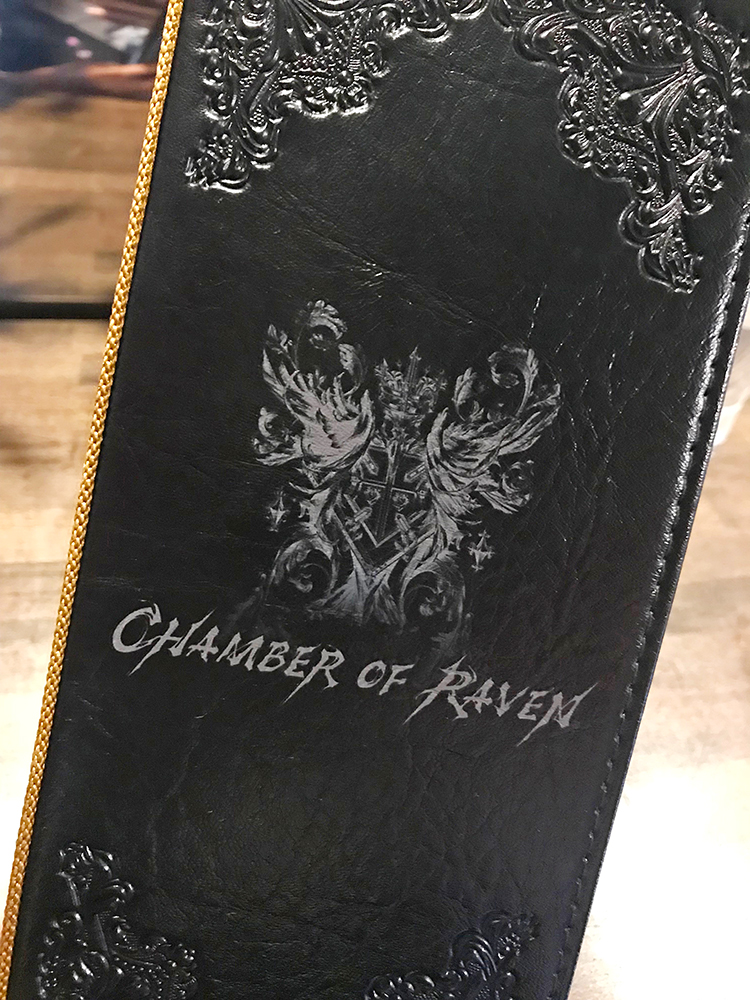 CHAMBER OF RAVENのメニューは表紙からこだわりがあります