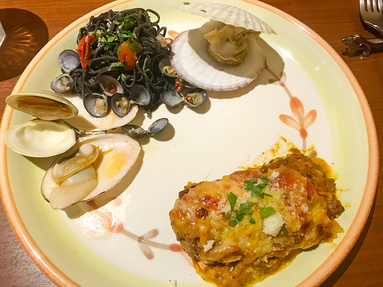  オステリアフルボの本日の貝類とフレッシュトマトソース