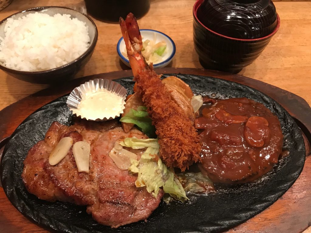 キムラカンのステーキとハンバーグとエビフライ定食