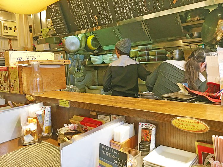 フレンチカレー SPOONの店内