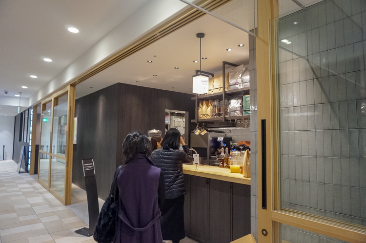 THE CITY BAKERY Kichijojiの受け取り待ちの列