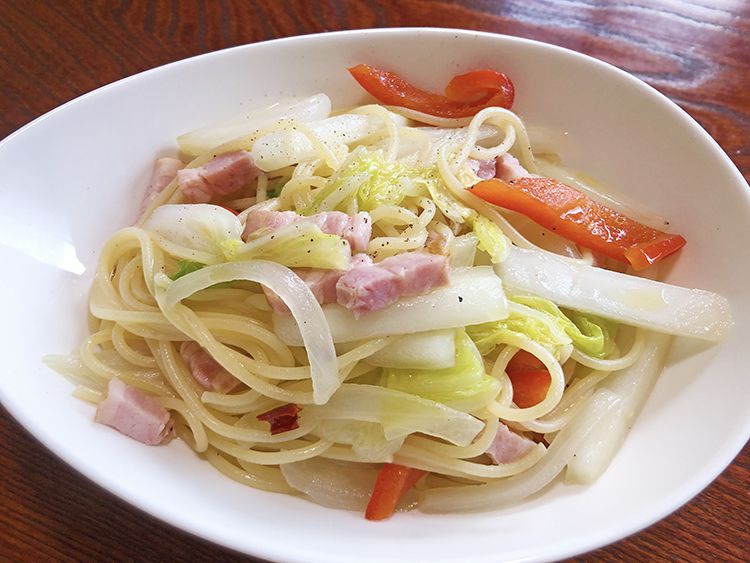 こな鷹の白菜とベーコンのペペロンチーノ