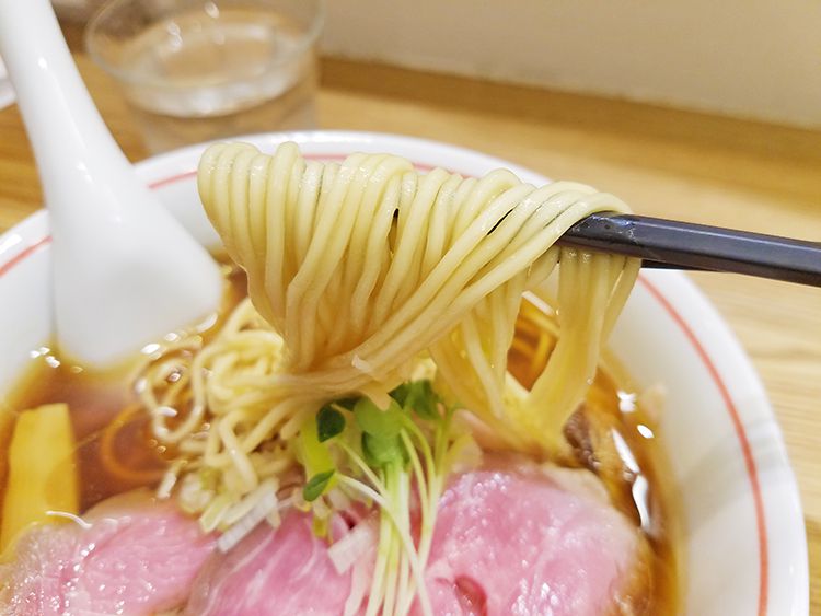 麺尊 RAGEの中太麺