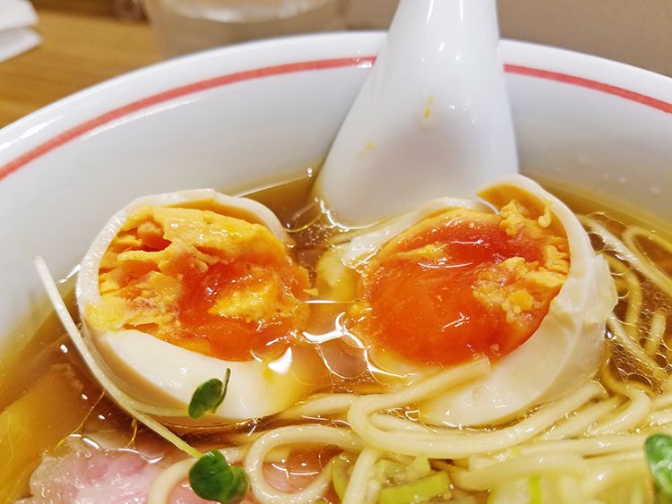 麺尊 RAGEの半熟卵