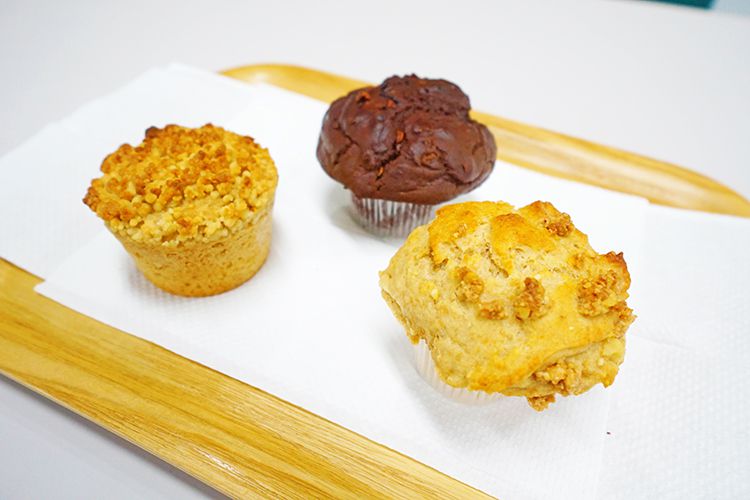 NY　Muffinのバナナクランブル(右)ショコラマフィン(中)アップルコブラー（左）