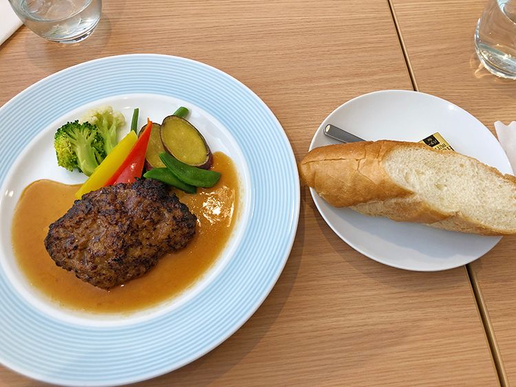 果実園リーベル神戸ビーフ入りのビーフハンバーグステーキ和風おろしソース