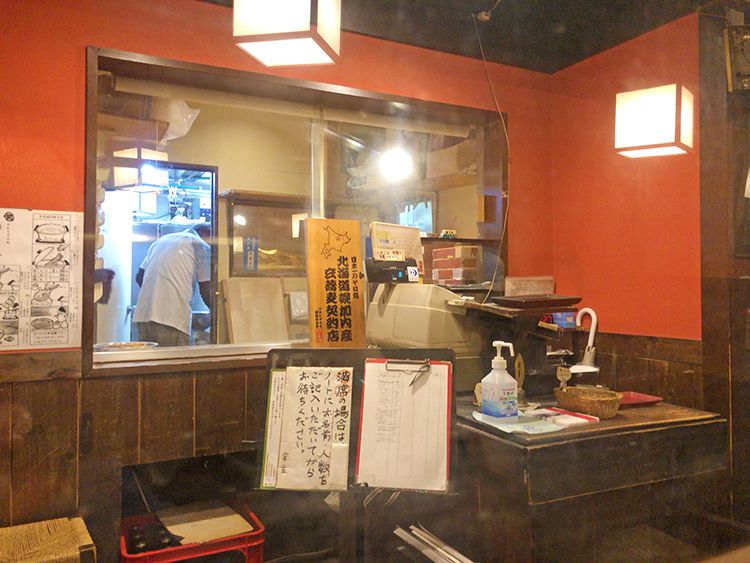 ほさかの店内