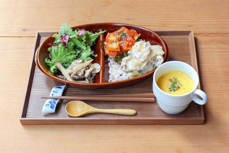 酒場ニホレモの「サバのトマト煮」「豚バラと白菜のオイスター煮」「たっぷりキノコのマリネ」