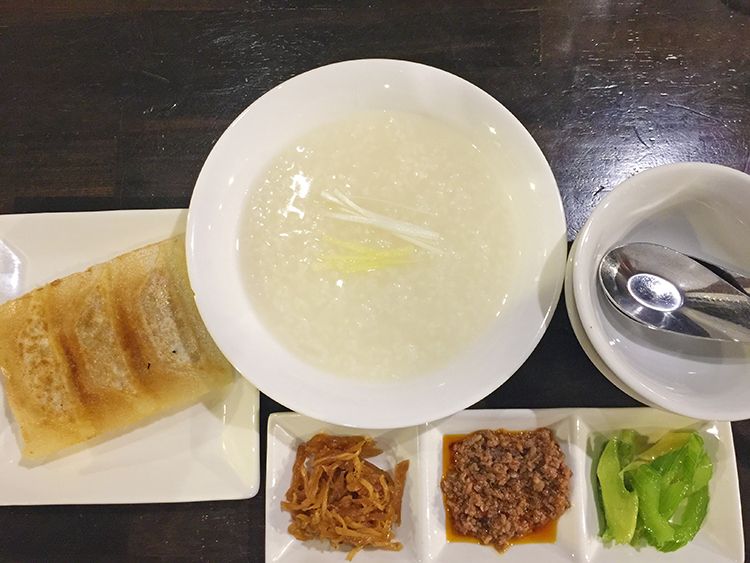 野方餃子の中華粥＆餃子３個セット