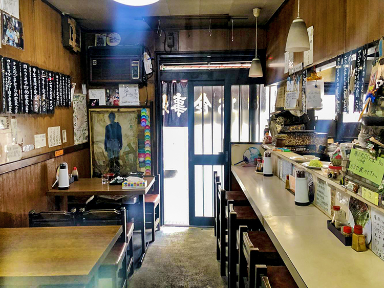 伊賀の店内