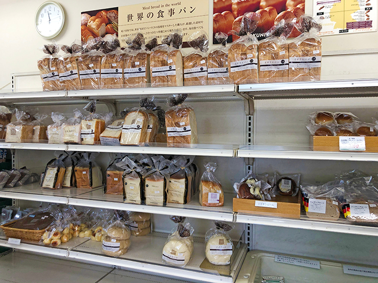 紀ノ国屋フードセンター直営売店のパンの棚
