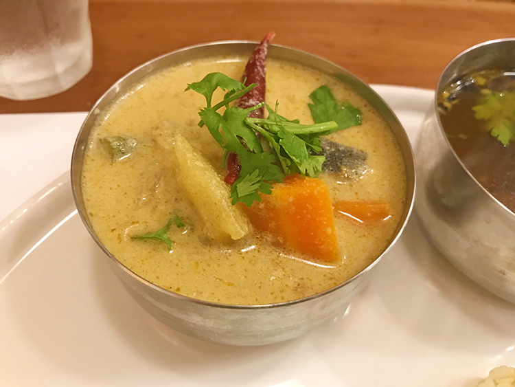 レインボウスパイス食堂 かぶとの野菜カレー